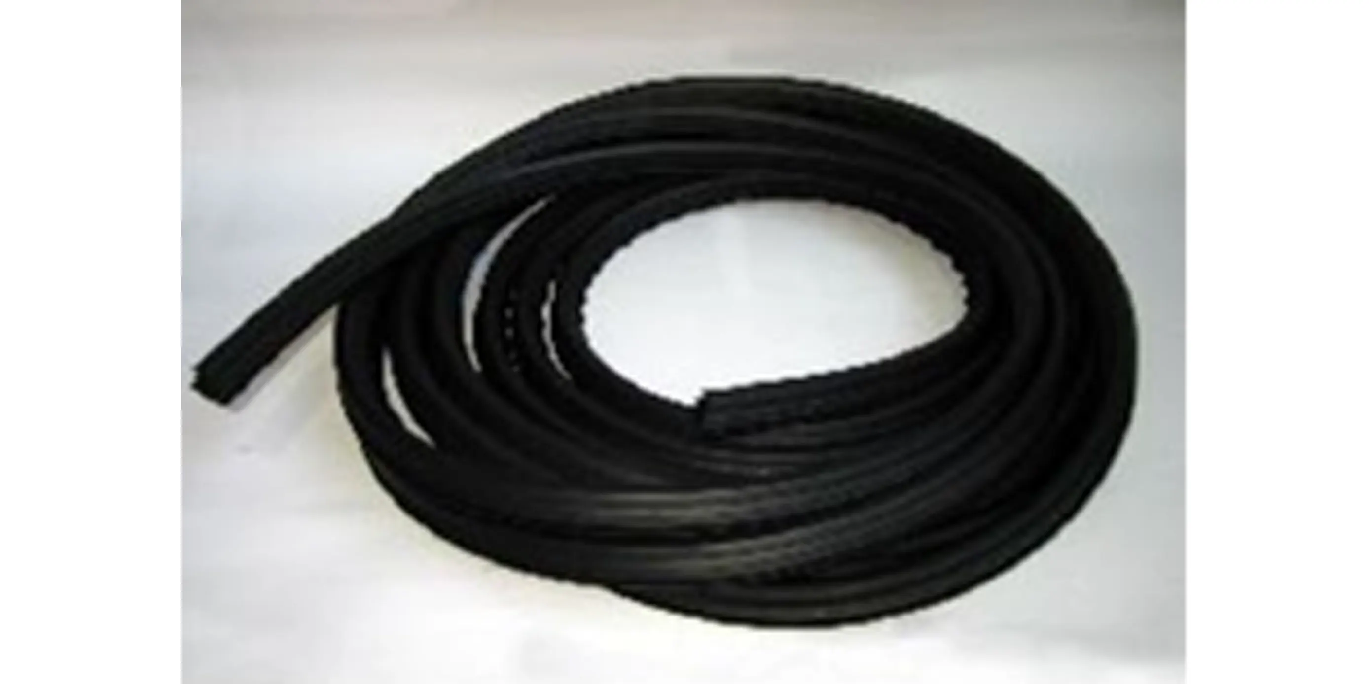 Резиновый уплотнитель (1 шт.=11,5 пог.м)