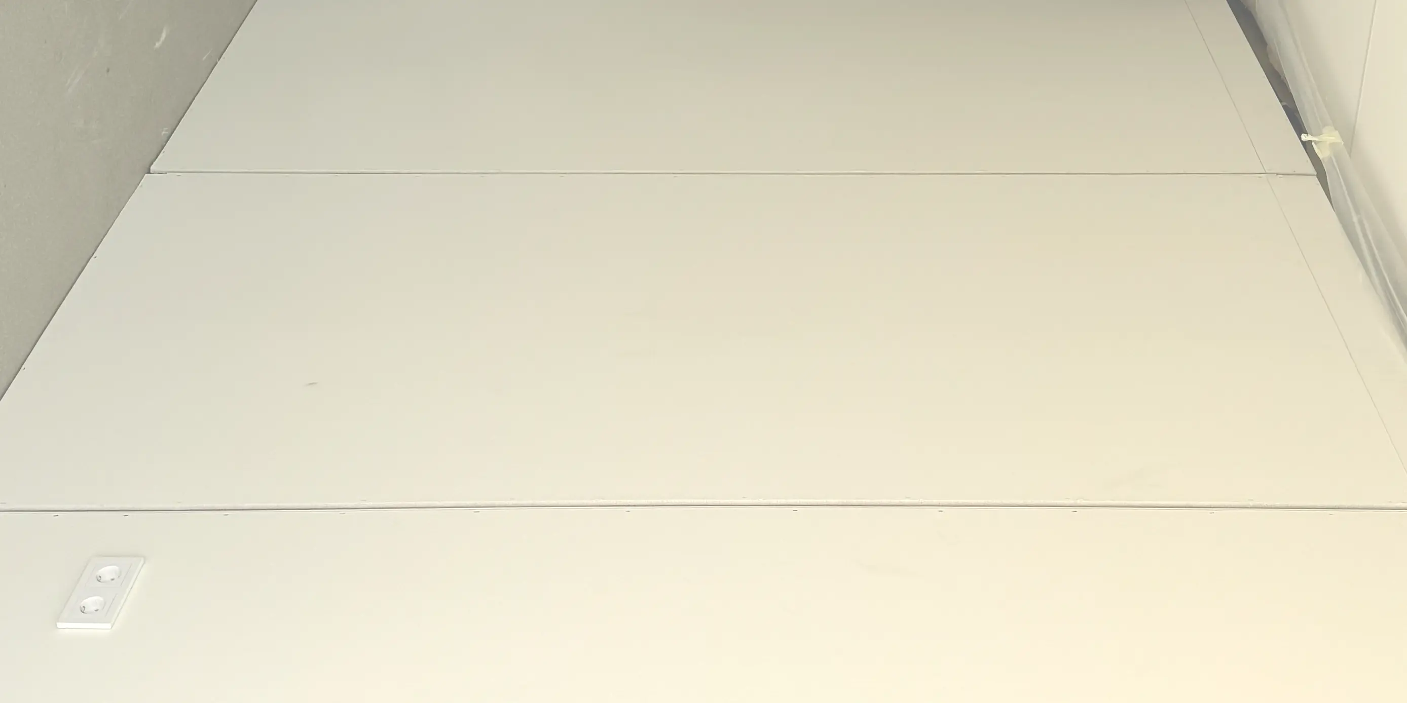 ДСП для внутренней отделки глухой панели 2,70 м, 2610x1150мм, белая